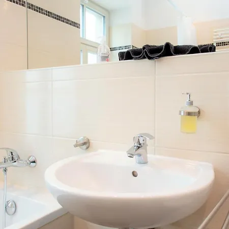 Luxus-apartment Im Herzen Von - Kostenloser Parkplatz In Videouberwachter Tiefgarage Apartment
