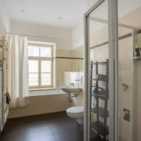 Luxus-apartment Im Herzen Von - Kostenloser Parkplatz In Videouberwachter Tiefgarage *