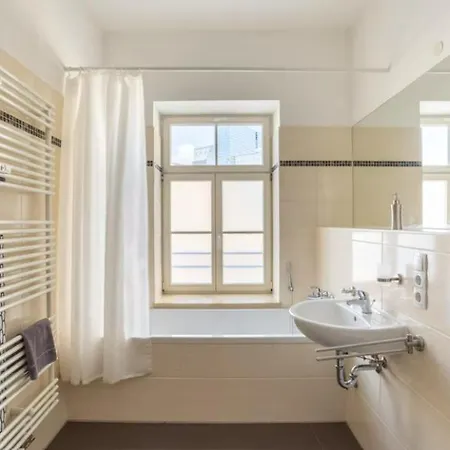 Luxus-apartment Im Herzen Von - Kostenloser Parkplatz In Videouberwachter Tiefgarage Leipzig